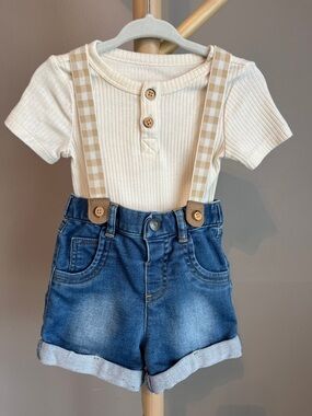 ⭐️⭐️PICK 5 / $20 Cream Ribbed Henley Top & Blue Denim Suspender Shorts Set 3-6M